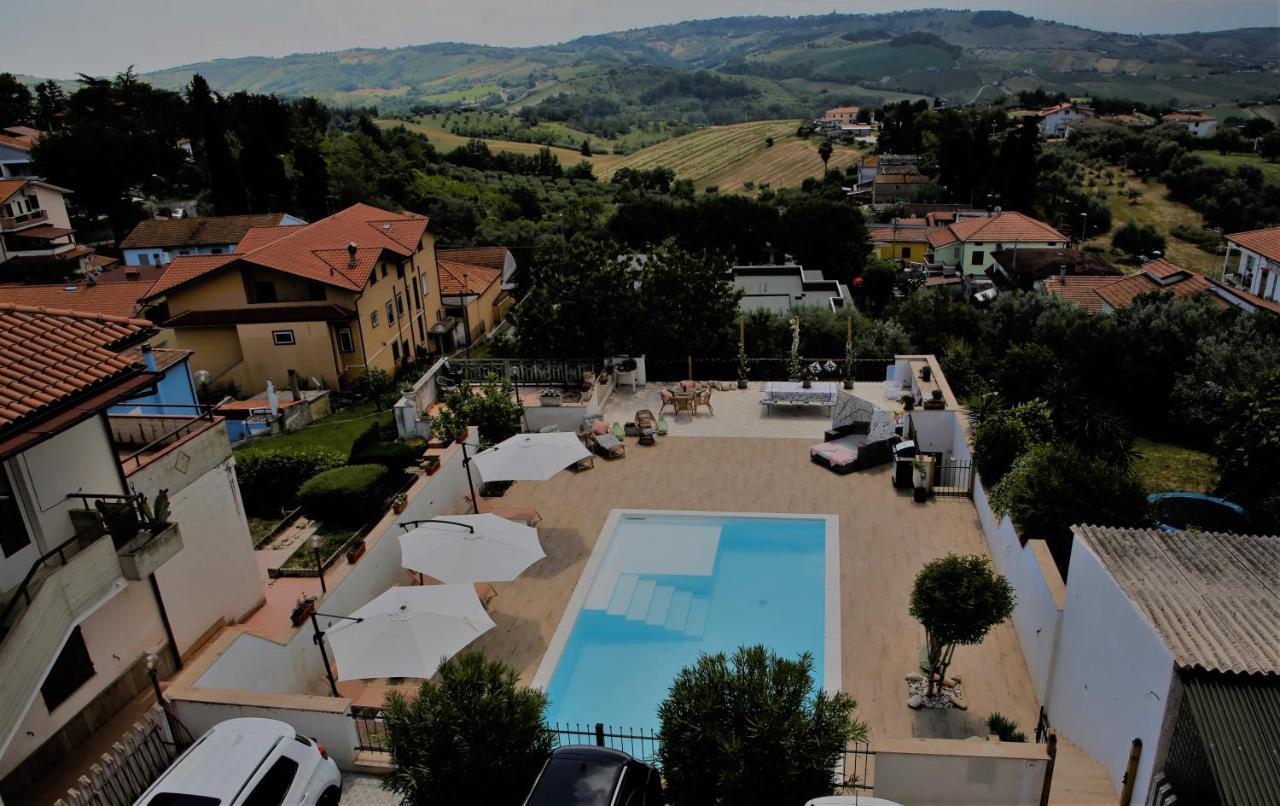 Bed And Breakfast La Pecora Rosa Sant'Omero Eksteriør billede
